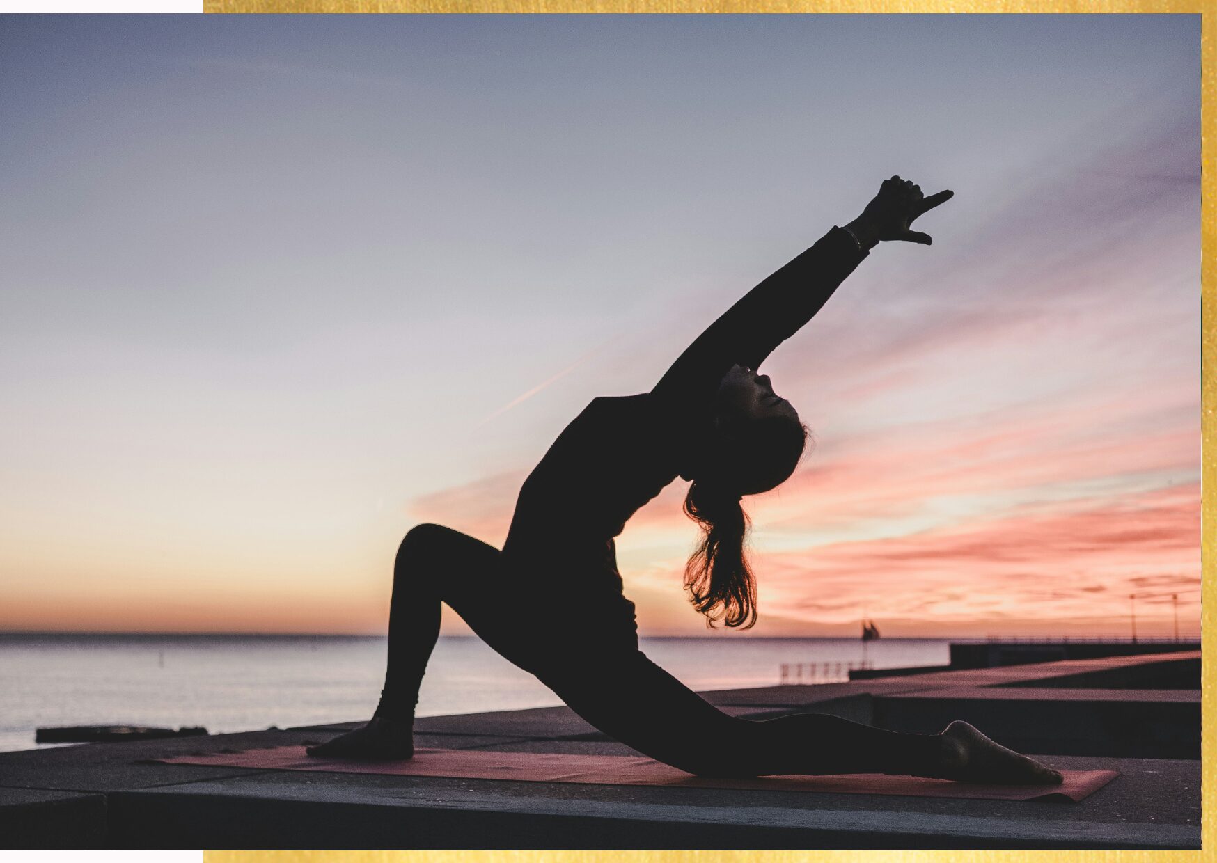 yoga-posizione-tramonto