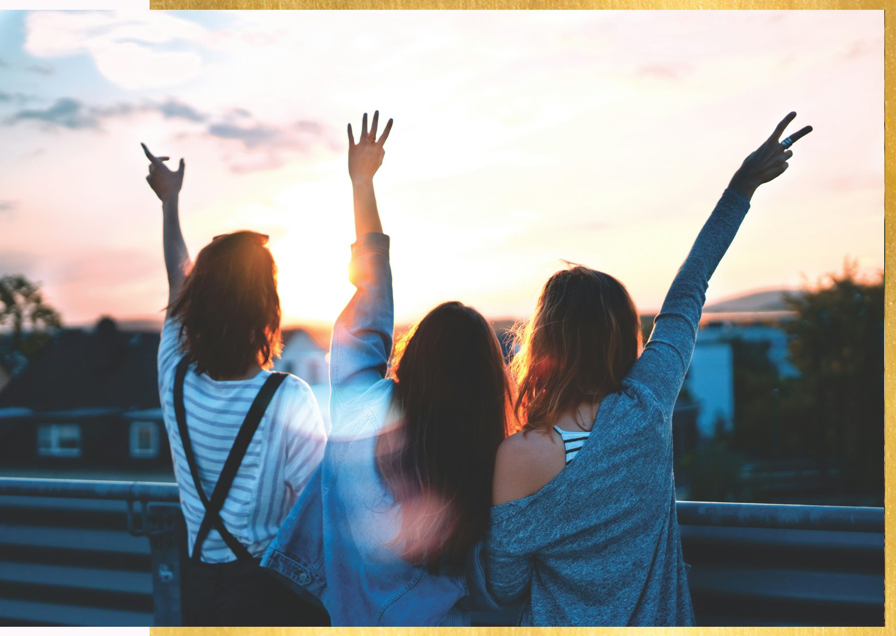 ragazze-tramonto-gioventù