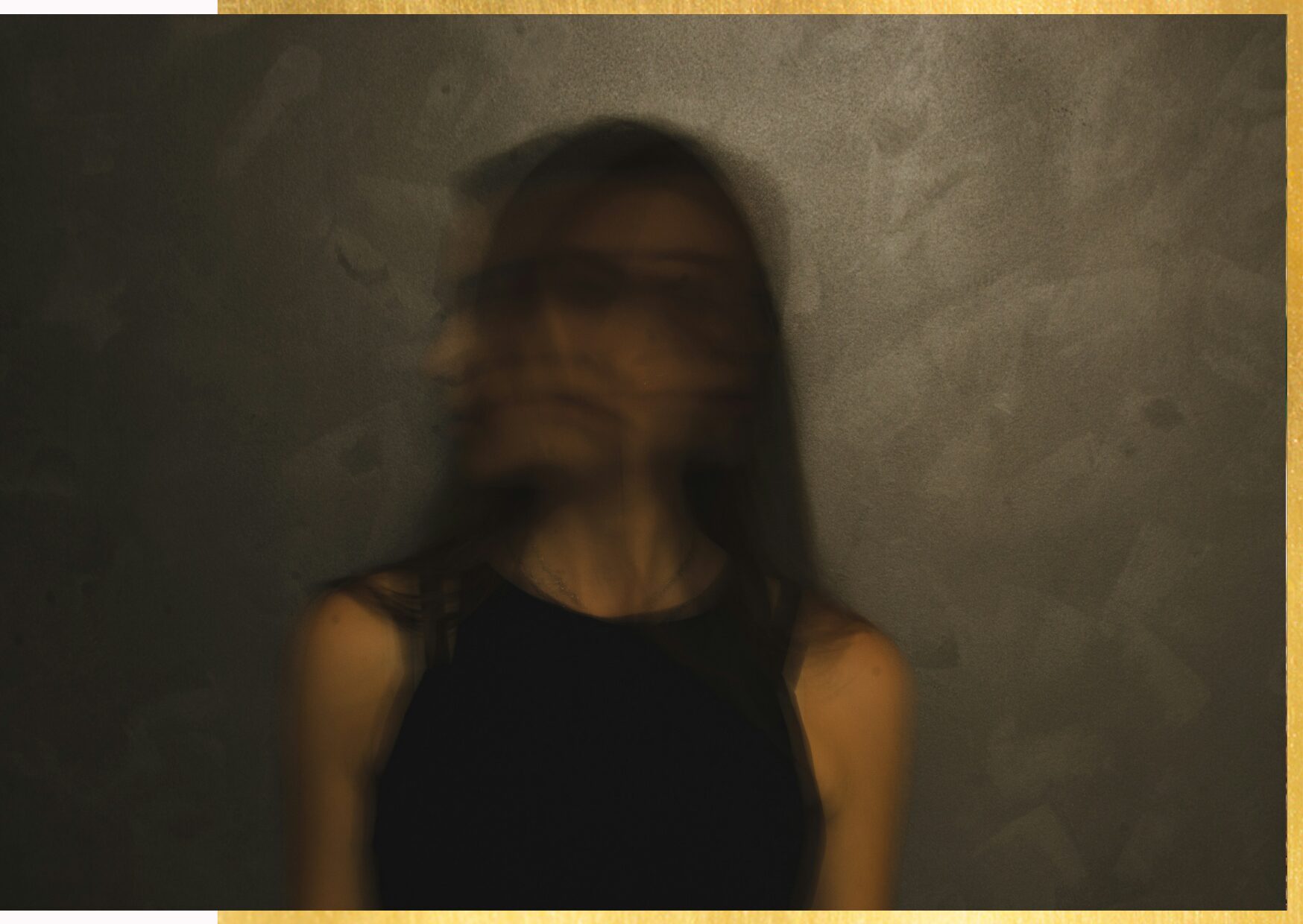 donna-pazzia-sfuocato