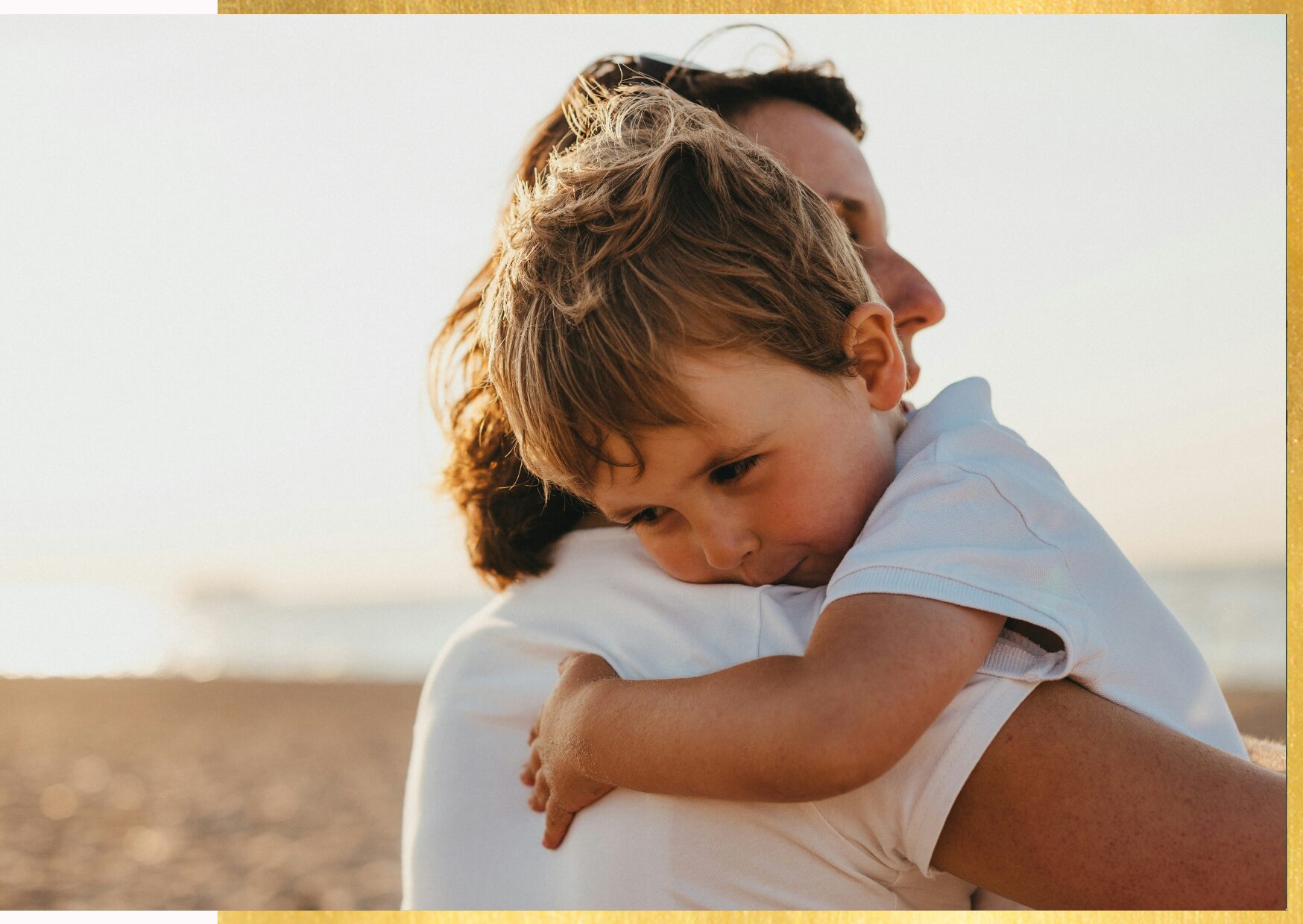 bambino-mamma-famiglia-abbraccio